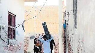 یہ کوارے لوگ ہیں
