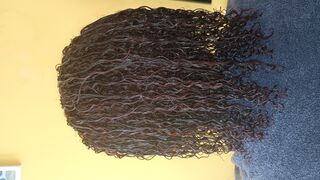 Cabelo feito com soltura dos cachos 9