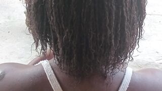 Cabelo feito com soltura dos cachos 10