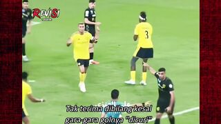 Simakan langsung klarifikasi usai diberitakan kesal karena golnya dicuri Ronaldo! 😳