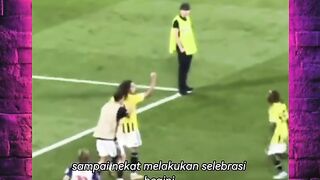 Dihujat sepanjang laga, dibalas pakai selebrasi dingin di depan Ultras lawan! 💥