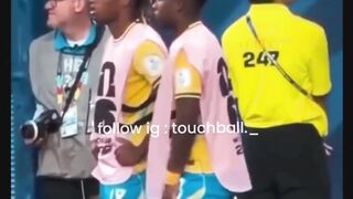 Pada pertandingan pembuka Grup C antara Brasil vs Maroko