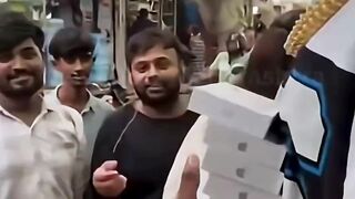 Lgta Hai Iska Comeback Ho Gaya Hai 😎 #public #reaction #iphone #distribution #viral #shorts