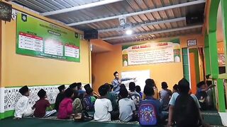 Kids Learning Adzan