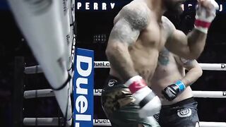 Mike Perry sofreu um golpe