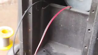 Continuação do conserto de uma caixa de som Bluetooth
