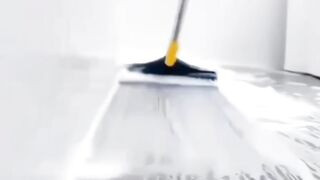 A vassoura que virou febre entre as mulheres de cozinha