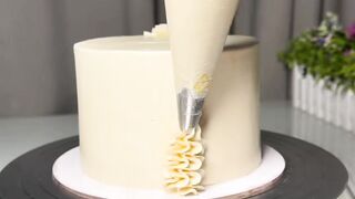Beautiful Buttercream Cake Decorating with Elegant Piping Technique
