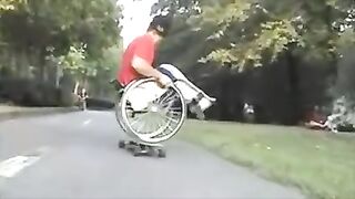 Cadeirante andando de skate