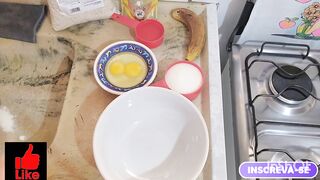 Easy Homemade Banana Cake — “Bolo de banana caseiro fácil”.