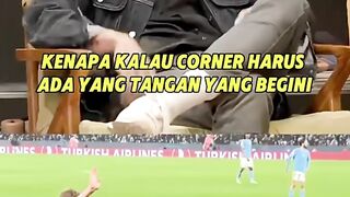 Kode dari pemain saat nendang corner   #sepakbola #vindes #podcast #okirengga #seputarbola
