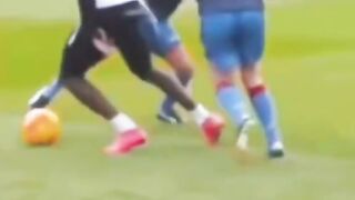 Soccer – 1 man against 11 women