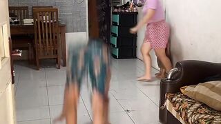 Kaki di kepala, kelapa di kaki