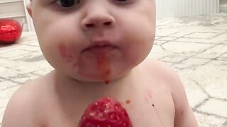 🍓 Baby’s First Strawberry Taste 😍 | Cute & Funny Reaction #Shorts