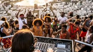 DJ Adria botando pra Dançar