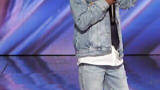 🤣 Kid Comedian ROASTS His Dad _ AGT.mp4