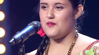 Erika_ha_logrado_bailar_con_10_botellas_de