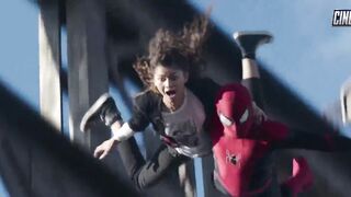 SPIDERMAN NO WAY HOME: Spider-Man & MJ Jump Into Subway