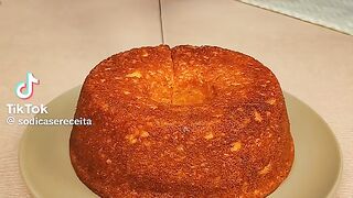 bolo de fubá fofinho e caseiro sabor de infância em cada pedaço