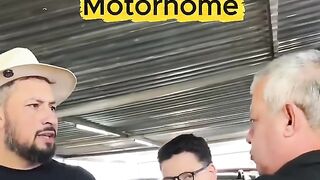 Pastor tentando fazer catira no motorhome