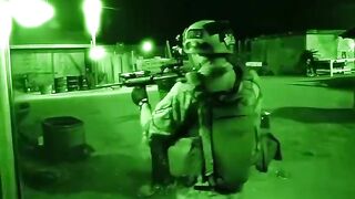 Conta com a participação de Navy SEALs da ativa