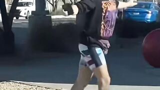 Dançando kuduro na rua😅😅😅