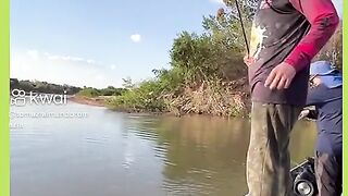 OLHA AI PEGOU PEIXE SEM ISCA
