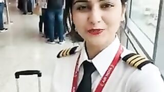 एक महिला Pilot की सुबह कैसी होती है. ✈️👩‍✈️ #shorts #pilot #real-life #viral.mp4