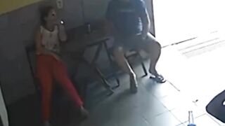 Assalto no bar aqui no Brazil