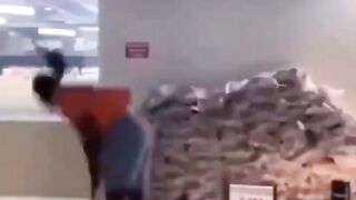 LOL MOMENT | 爆笑注意 | 웃음 폭발 | 笑死我了