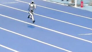Robot running, images filmed during tests.