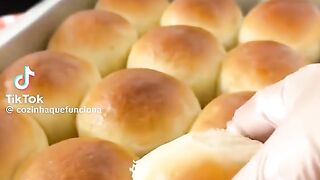 pão de leite caseiro fofinho e delicioso derrete na boca