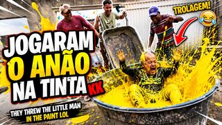 Jogaram o Anão na tinta kk/They threw the Dwarf into the paint lol