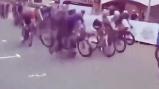 THAT ESCALATED FAST | 急すぎる | 갑자기 왜?! | 事情不对