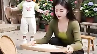 悄悄跟着筛米BGM扭一段，竟被发现了