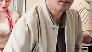 Pramugara Ganteng lagi Menyambut Penumpang Masuk Pesawat 💪💪👍👍.mp4