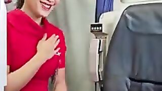 Pramugari Cantik Wings Air Menyambut Penumpang Masuk Pesawat