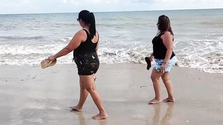 Caminhada na beira da praisa de cabo braco