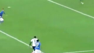 Como permalukan tuan rumah Napoli 2-1 di Stadion Diego Armando Maradona lewat gol Baturina dan Douvikas.