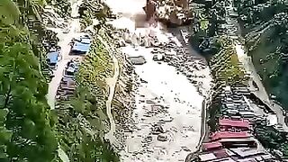 ( Nepal: novas imagens mostram avalanche avançando e destruindo comunidades; veja vídeo )