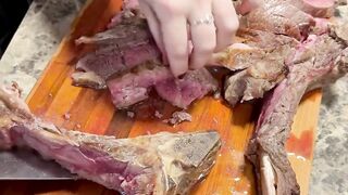 How to Slice Bone-In Steak Like a Pro! 🥩 (Ultimate Steakhouse Hack)