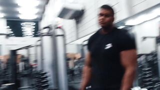 Bitelo levantando peso!