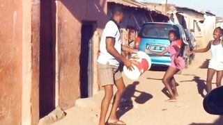 O que a água faz?😂😂 #prank #short