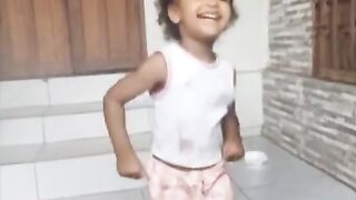 Minha sobrinha Linda titio ama de mais ❤️