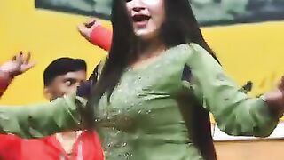 Maria Khan blockbuster dance t