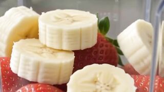 Vitamina de morango com banana e mel 🍯