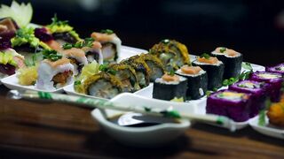 SUSHI TABLE