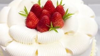 Elegant White Buttercream Cake with Fresh Strawberry Decoration