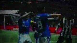 Quem comemora antes do apito final costuma pagar a conta! 🤫🐔 Kaio Jorge provocou na comemoração do g