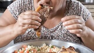 Mukbang com fome comendo muita comida asmr satisfatório #mukbang #comida #asmr 2